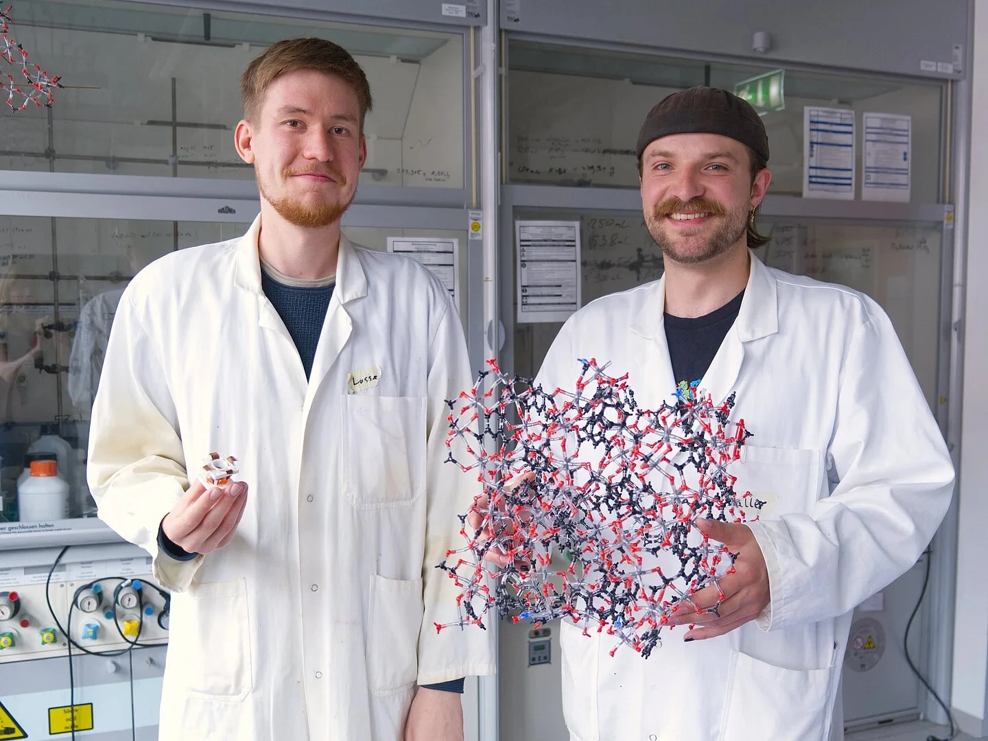Porous Compound Extracts 2L Water from Air, Ready for Factory