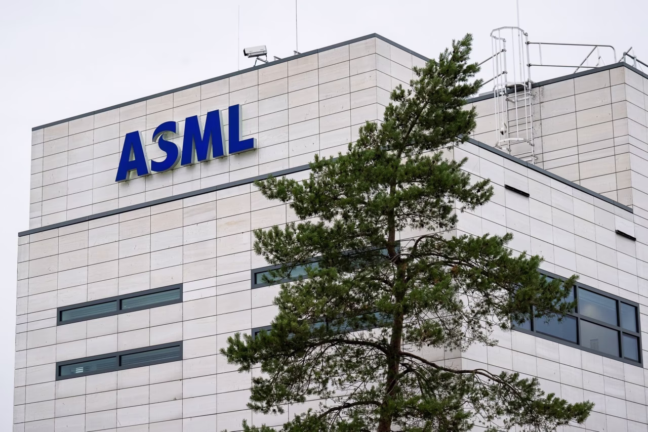 ASML Offers $20K Bonus Amid US Tech Layoffs, Talent War