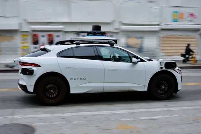 Waymo Ends Uber Robotaxi Tie-Up, Intensifying Autonomous Rivalry