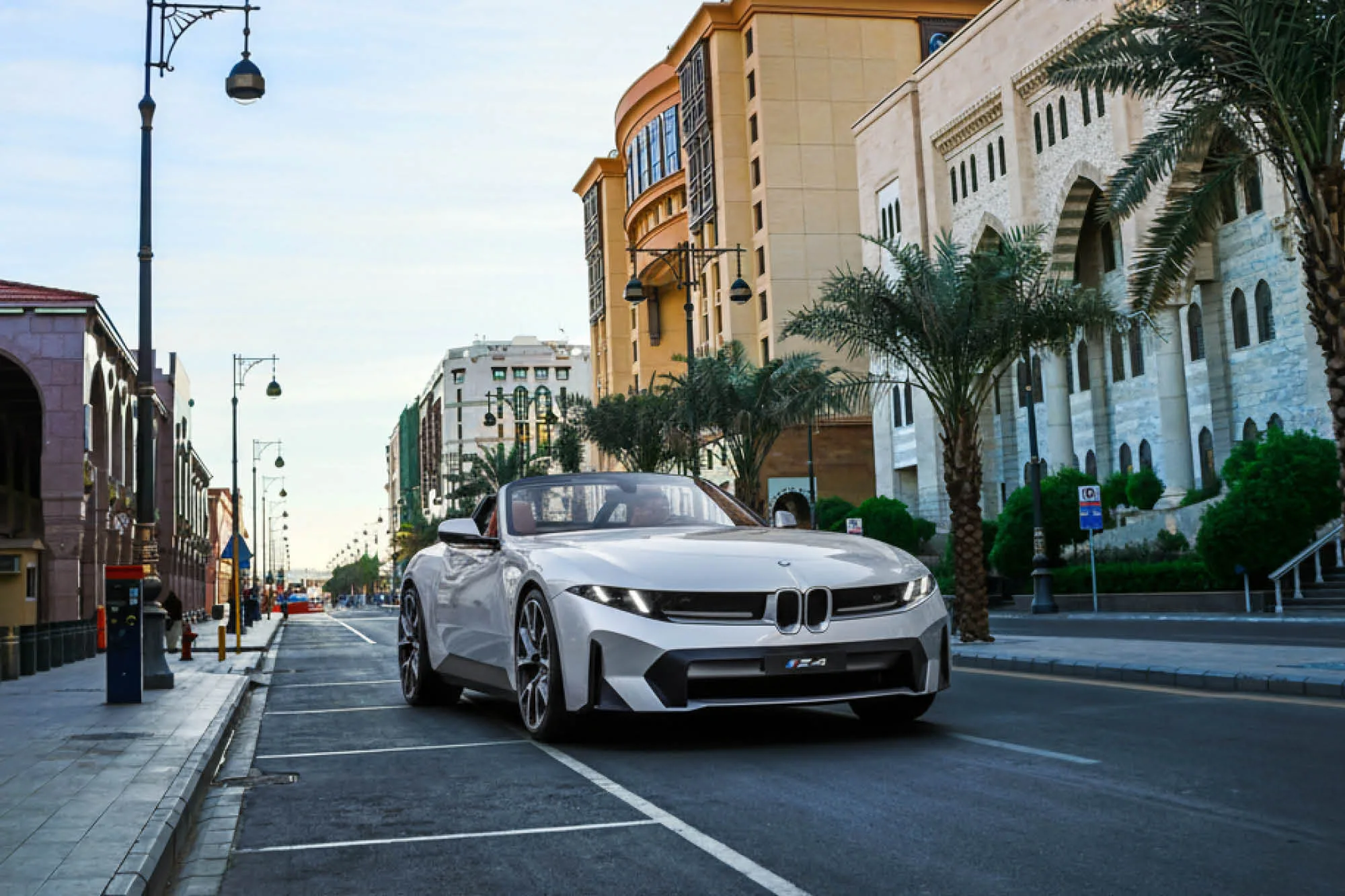BMW's Electric Convertible Arrives: i4 on Neue Klasse