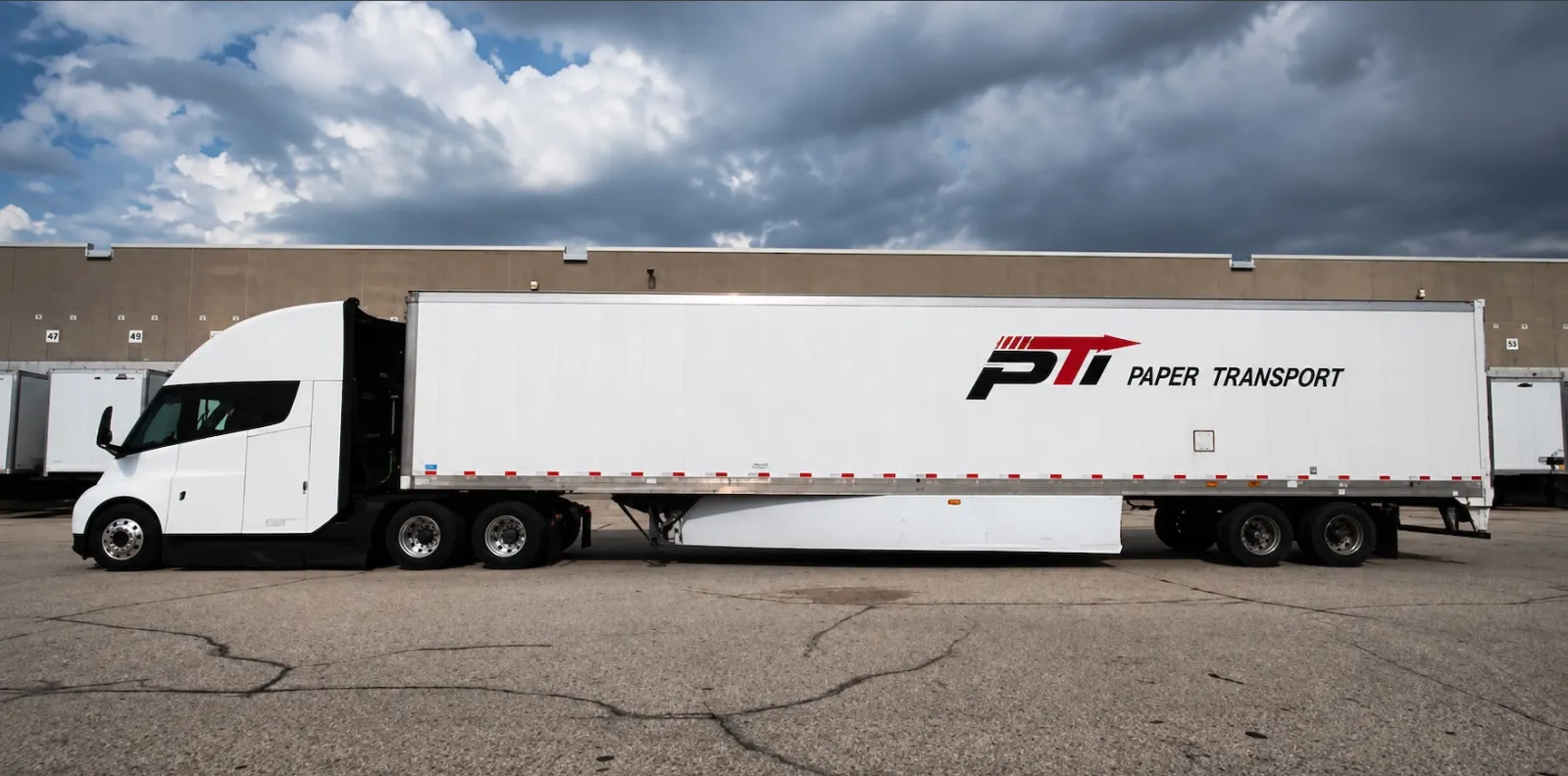 Tesla Semi adds another fleet as Paper Transport starts Chicago pilot
