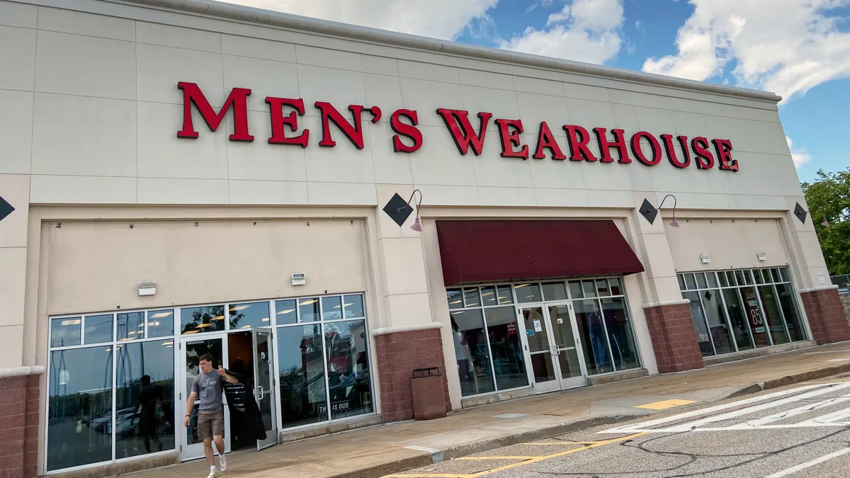 Men’s Wearhouse owner files for IPO, plots 500 new stores
