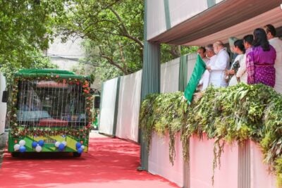 Delhi electric bus flag off ceremony cropped