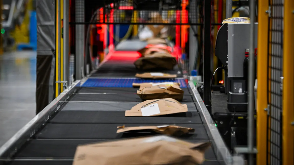 Amazon announces 2026 holiday fulfillment fees, advises early shipping