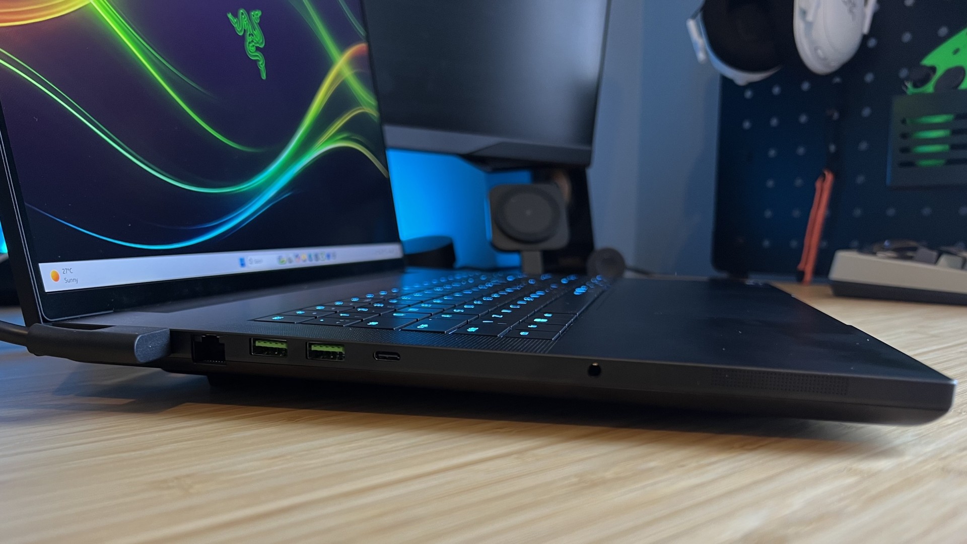 Left side of Razer Blade 18 showing chassis thickness and ports