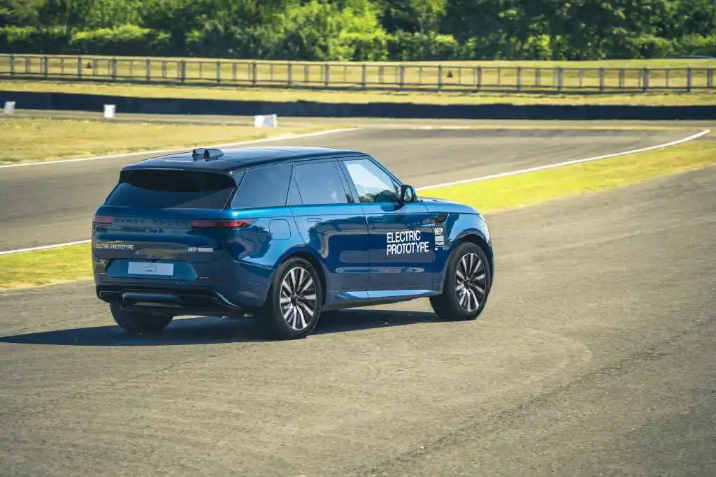 Range-Rover-Sport-Electric-first-look