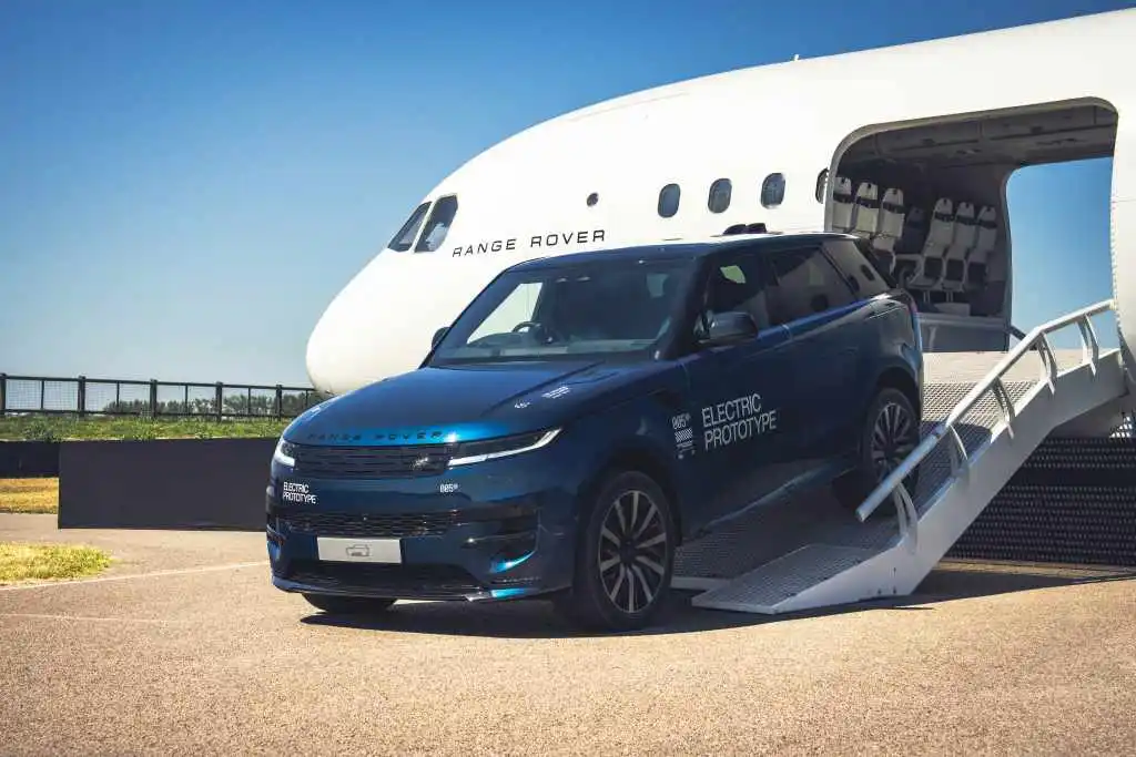 Range-Rover-Sport-Electric-first-look