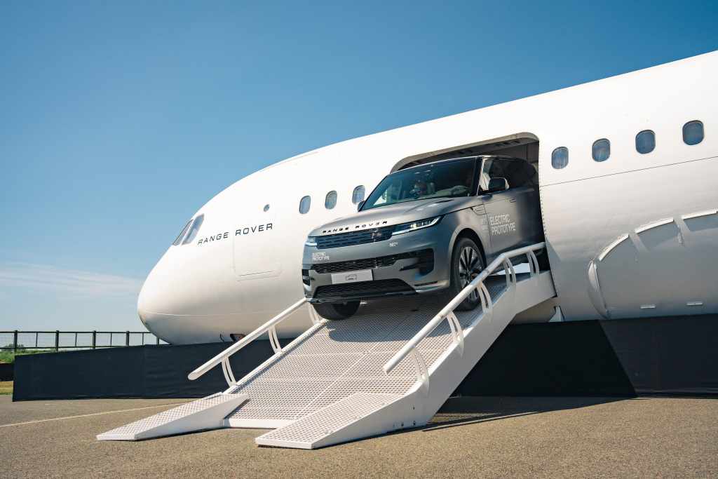 Range-Rover-Sport-Electric-first-look
