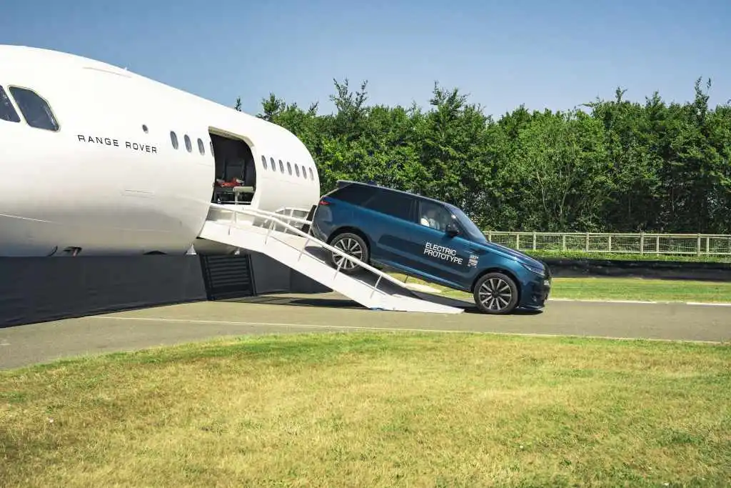 Range-Rover-Sport-Electric-first-look