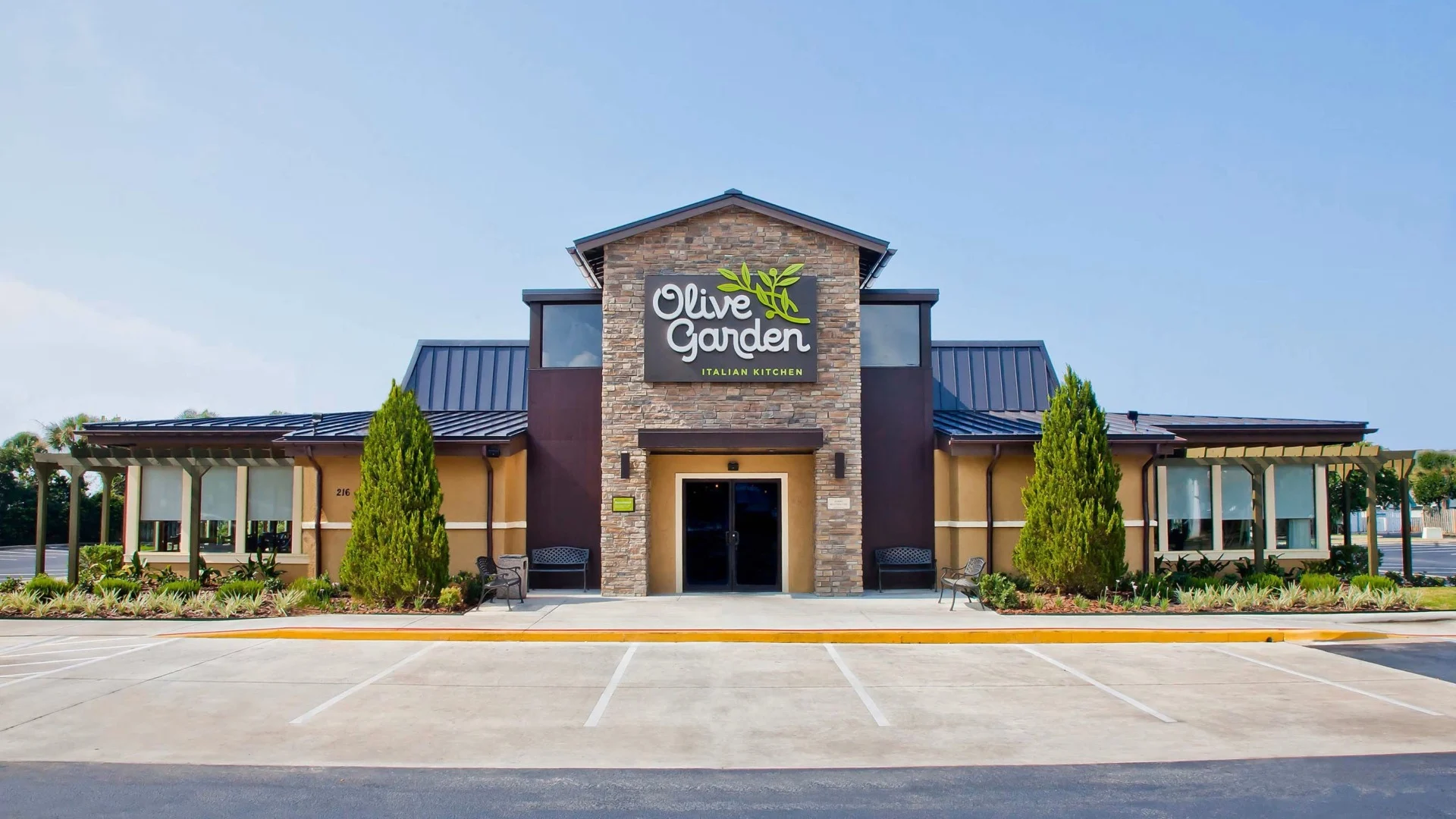 Olive Garden Brings Back $100 Pasta Pass 6 Years Later Only For It To Sell Out In Minutes