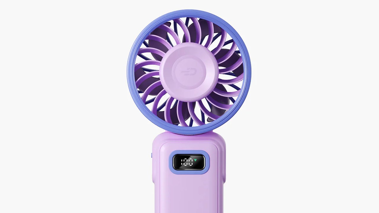 The Diveblues Portable Turbo Fan Is a Cheap and Easy Way to Beat the Heat, Even When You're Outdoors