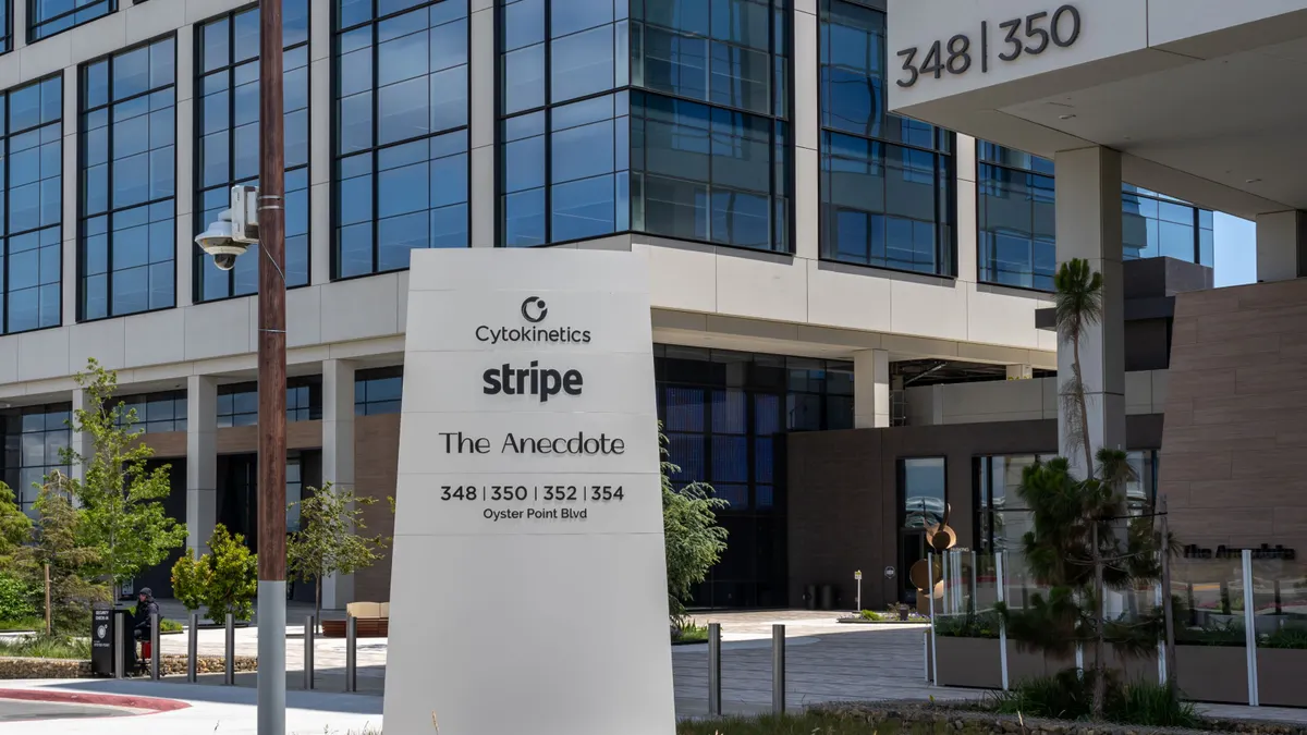 Stripe tips toward staying private