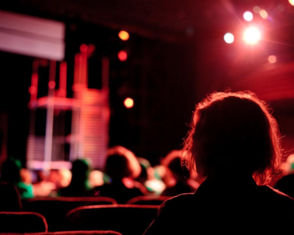 UK cinemas look at banning Meta smart glasses over piracy fears