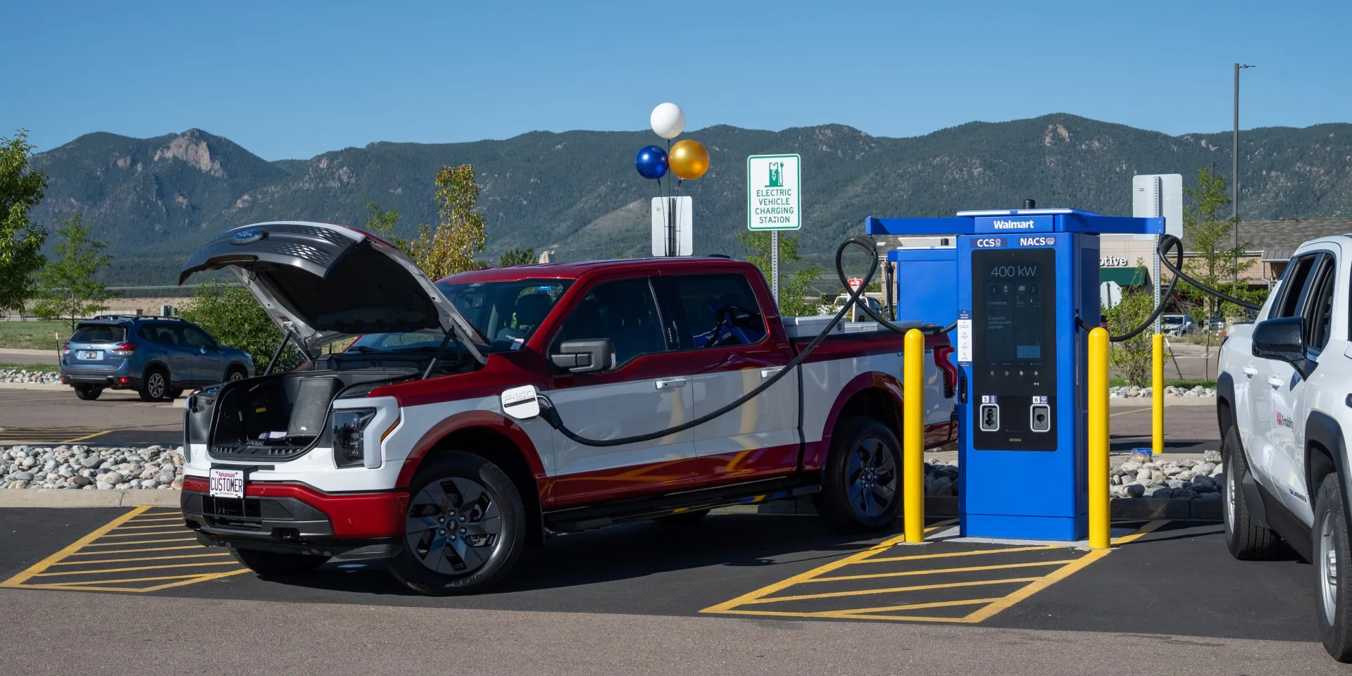 Walmart’s 400 kW EV charging network just hit 100 stores