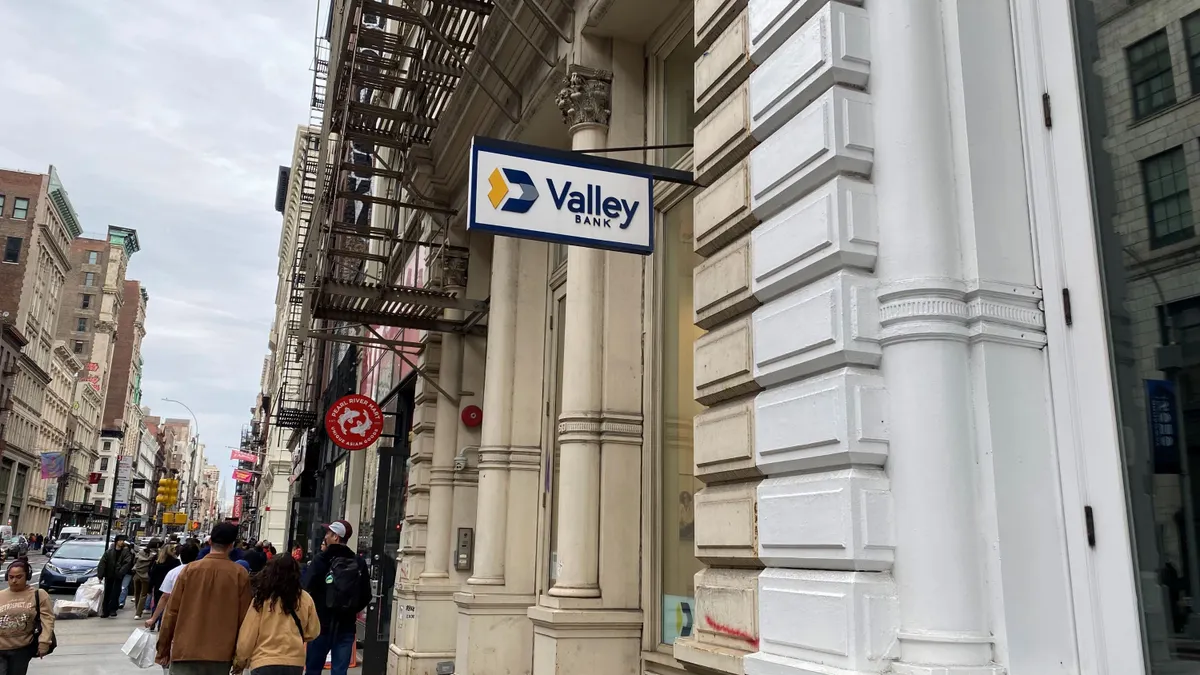 Valley National Bank to acquire Chicago-area lender for $247M