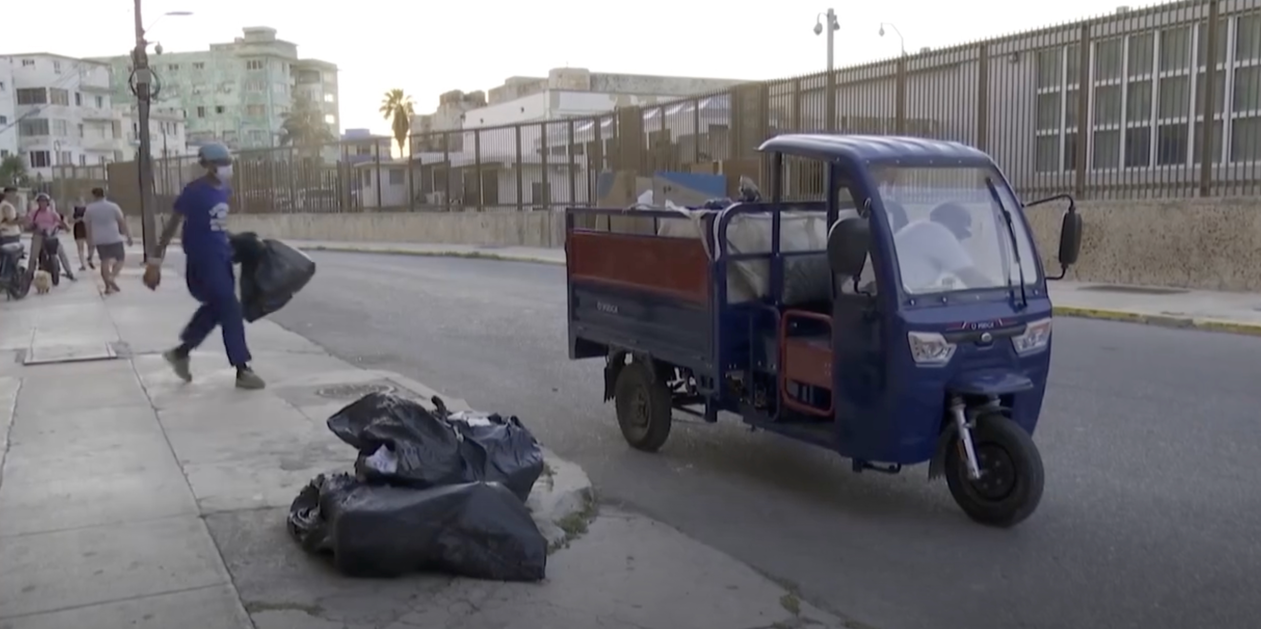 As US tries to starve Cuba, solar electric garbage trikes offer a lifeline