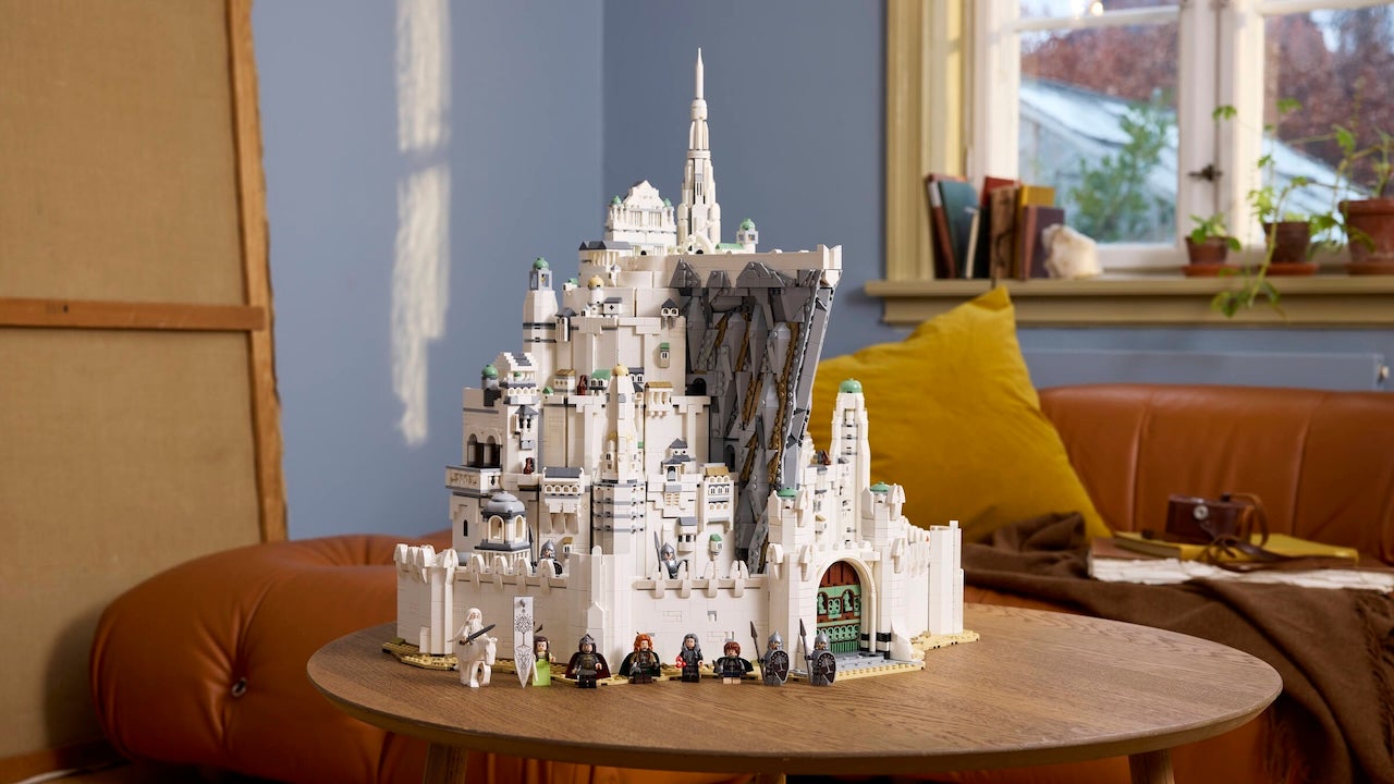 This LEGO Gift Card Deal Can Save You $65 on the Massive Minas Tirith Set