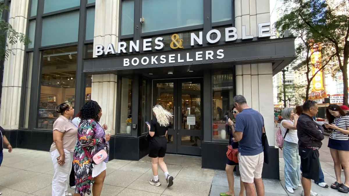 Take a look inside the new Barnes & Noble in Chicago