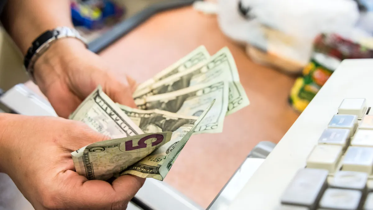 Illinois seeks to support cash use