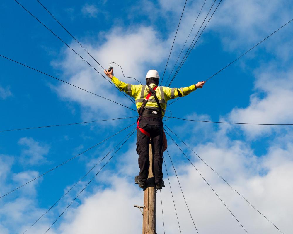 UK risks falling behind in AI race without faster telecoms upgrades, say executives